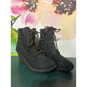 Shiakh High Heeled Lace up Wedge Booties size 8 Winter Boots Laced up